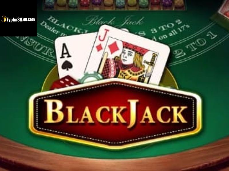 Lá A bích và J rô trên bàn Blackjack với dòng trả thưởng 3 to 2.